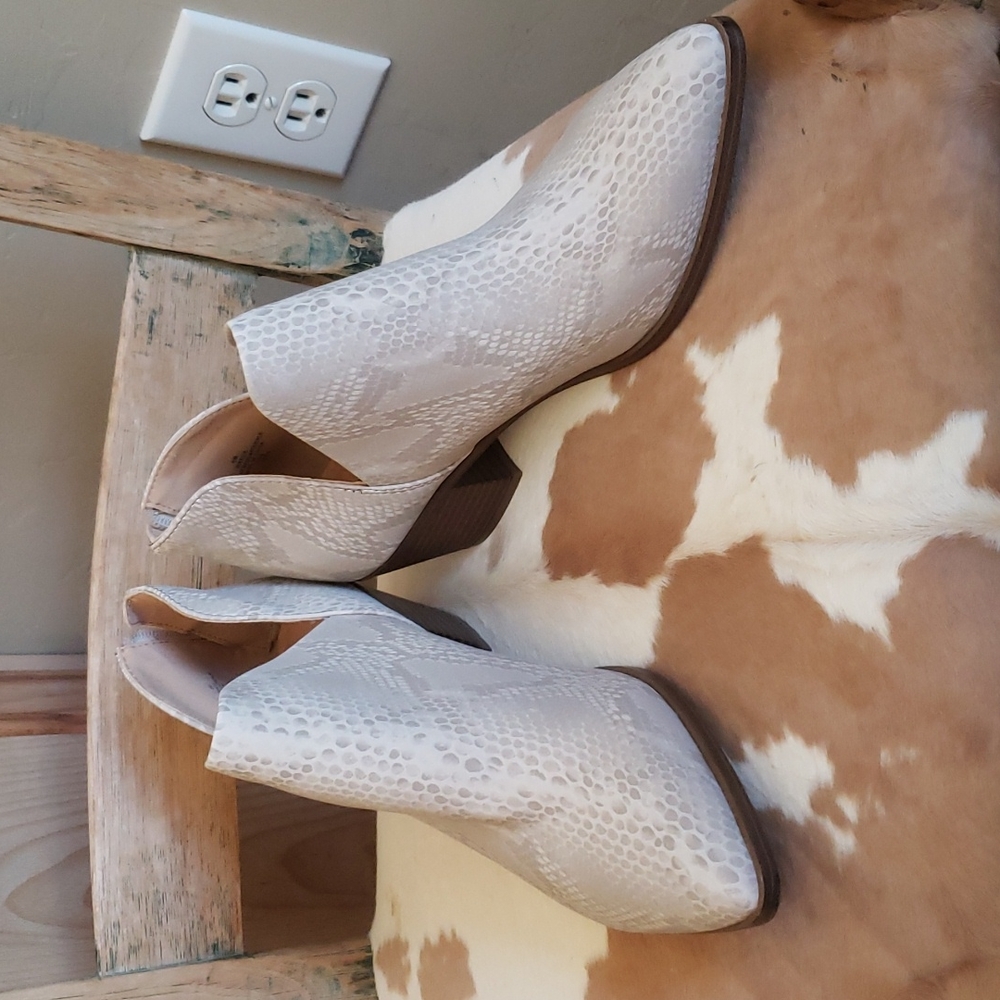 Indigo Rd ankle booties sz 8m